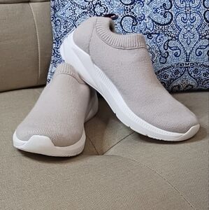 Skechers Slip-on BOBS sport shoes gray NWOT